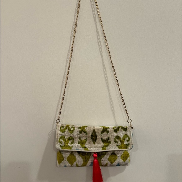 Tapestry style clutch with detachable chain strap - Picture 2 of 4